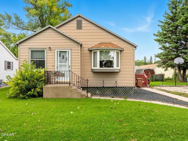 510 10TH Street NW, East Grand Forks, MN 56721
