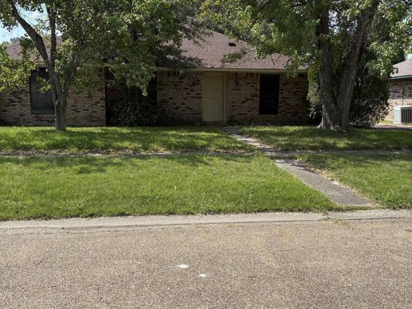 3925 Sarasota Dr, Baton Rouge, LA 70814