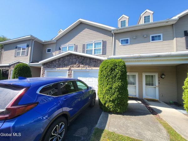 303 Avalon Place, Unit 303, Cohoes, NY 12047