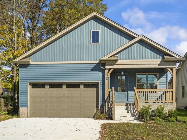 2569 Old Greenbrier Pike, Greenbrier, TN 37073