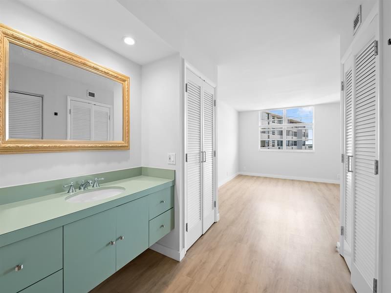 5 Island Avenue, Unit 12B, Miami Beach, FL 33139 Photo