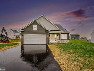 4 FAMILY DRIVE, CARLISLE, PA 17013