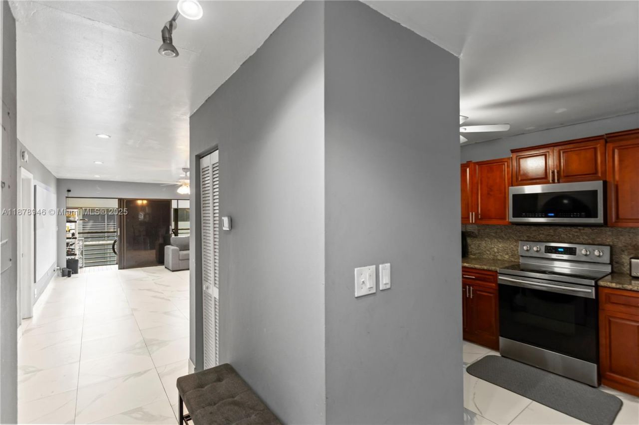 177 W Laurel, Unit 1107, Margate, FL 33063 Photo