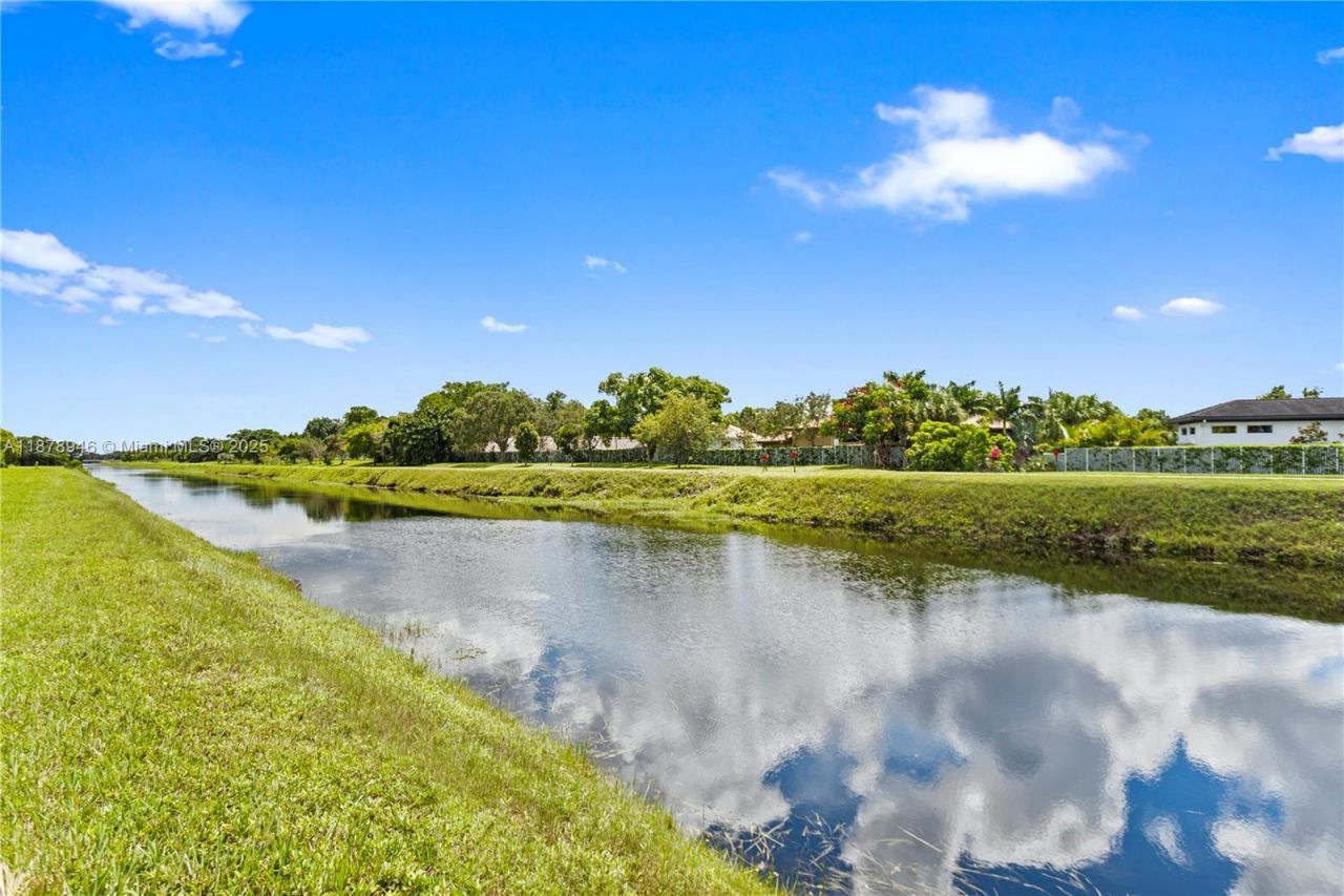 177 W Laurel, Unit 1107, Margate, FL 33063 Photo