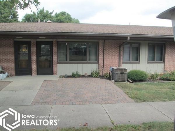 215 Country Club Drive, Unit M, Belmond, IA 50421