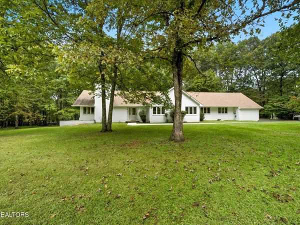 696 Laurel Circle, Crossville, TN 38555