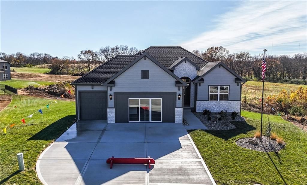 12151 N Forest Court, Kansas City, MO 64165 Main Photo