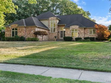 1615 Redbud Drive, Troy, MI 48098