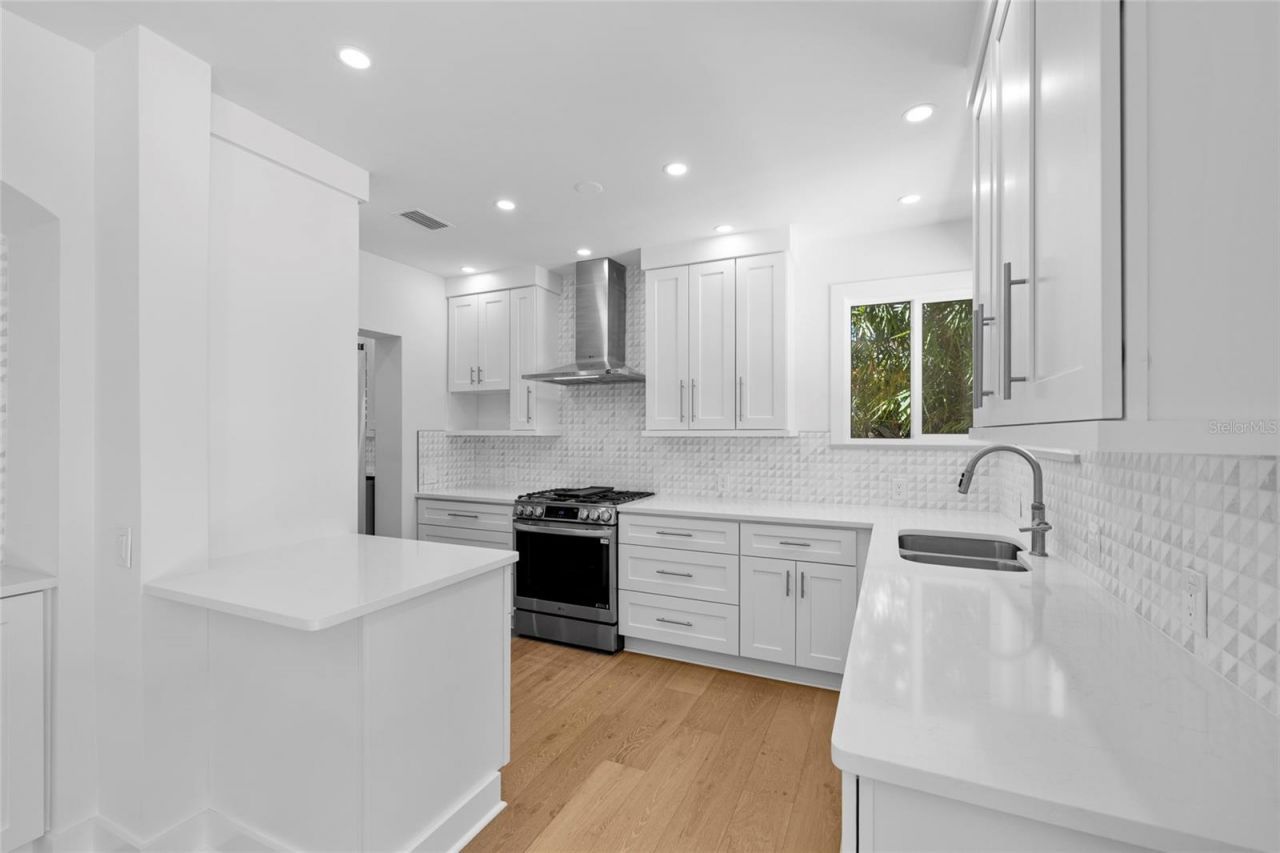 860 Snell Isle Boulevard Ne, Saint Petersburg, FL 33704 Photo