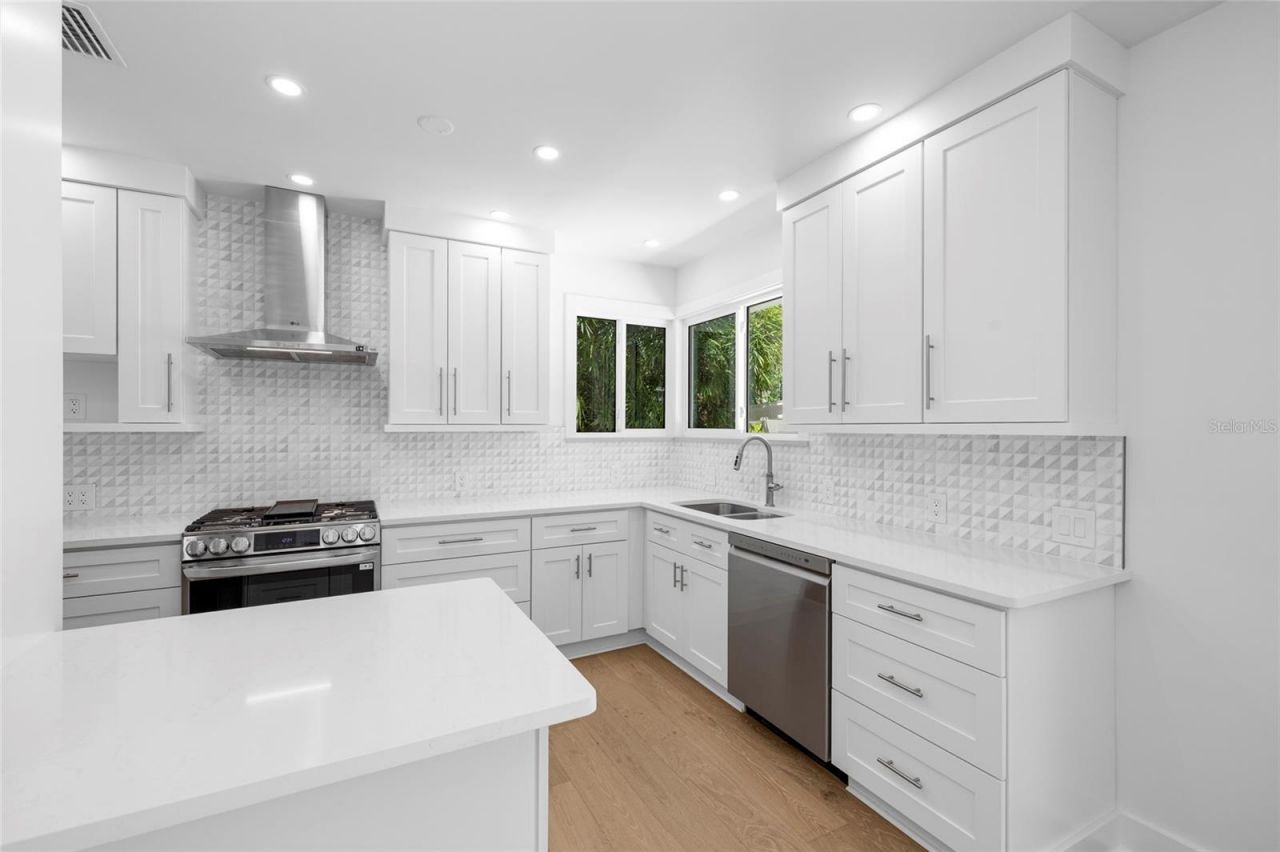 860 Snell Isle Boulevard Ne, Saint Petersburg, FL 33704 Photo