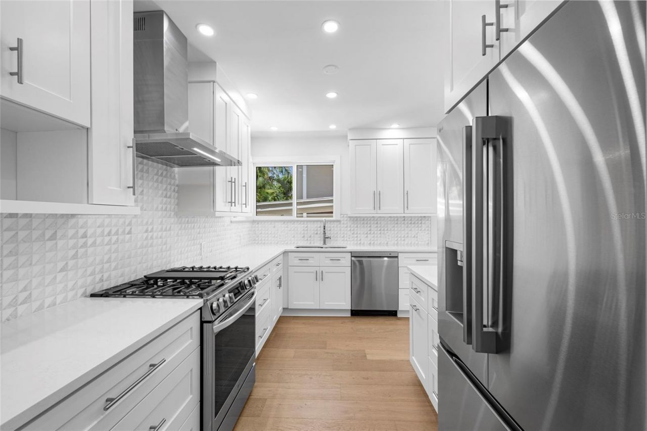 860 Snell Isle Boulevard Ne, Saint Petersburg, FL 33704 Photo