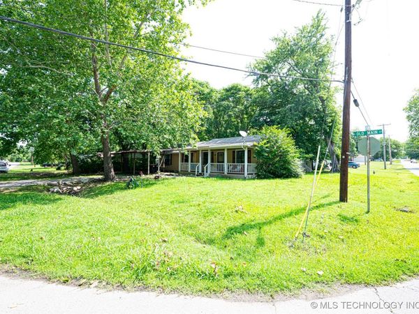 105 S Old Main Street , Coweta, OK 74429