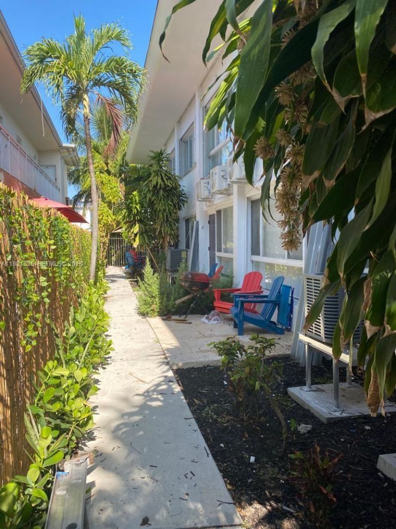 7435 Byron Ave, Unit 2, Miami Beach, FL 33141 Photo