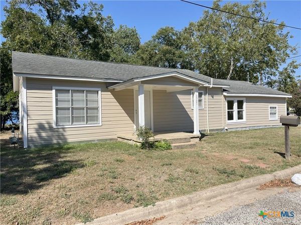 1521 N Hamilton Street , Gonzales, TX 78629