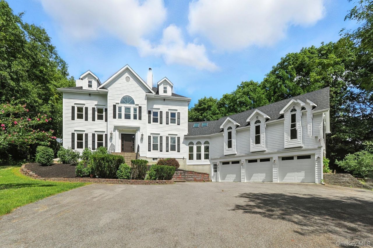 19 Friendship Lane, Red Hook, NY 12571 Main Photo