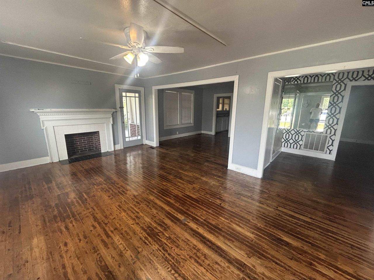 1058 St. Andrews  Photo 4