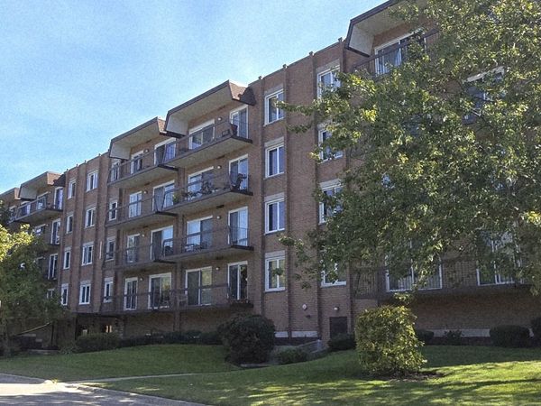 8101 W COURTE Drive, Unit 307, Niles, IL 60714