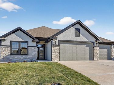 7060 NW Yulich Court, Parkville, MO 64152