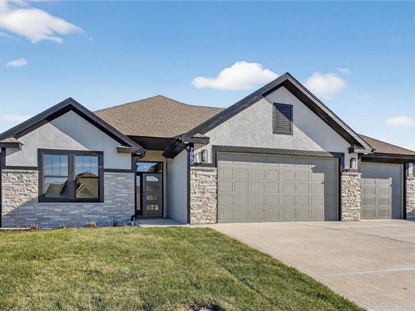 7060 NW Yulich Court, Parkville, MO 64152