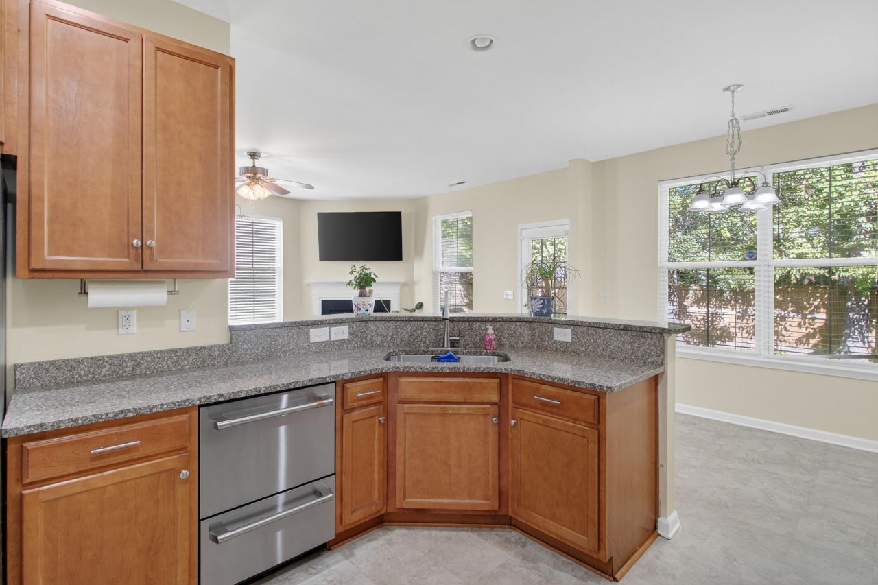 124 Diploma Drive Photo 17