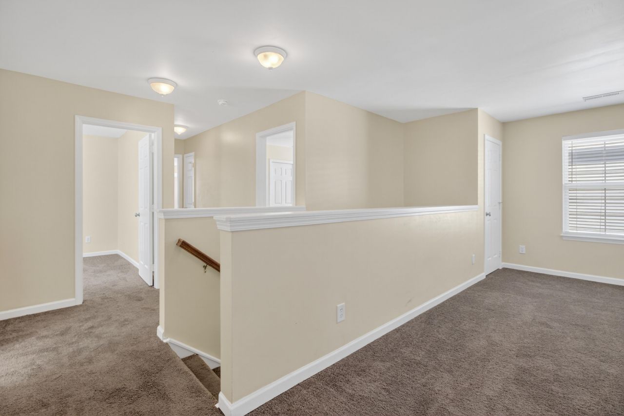 124 Diploma Drive Photo 21