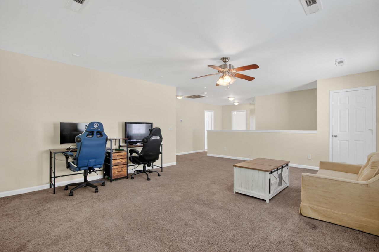 124 Diploma Drive Photo 24