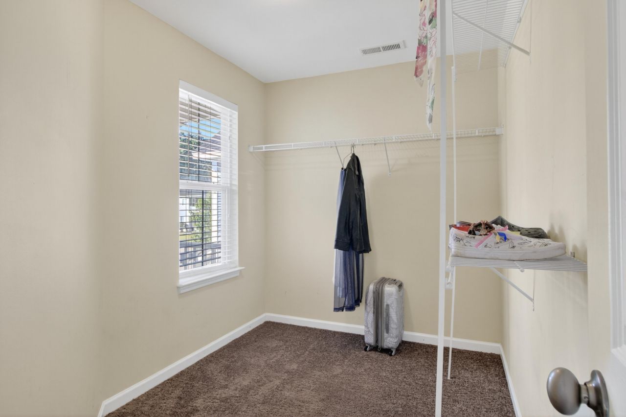 124 Diploma Drive Photo 28