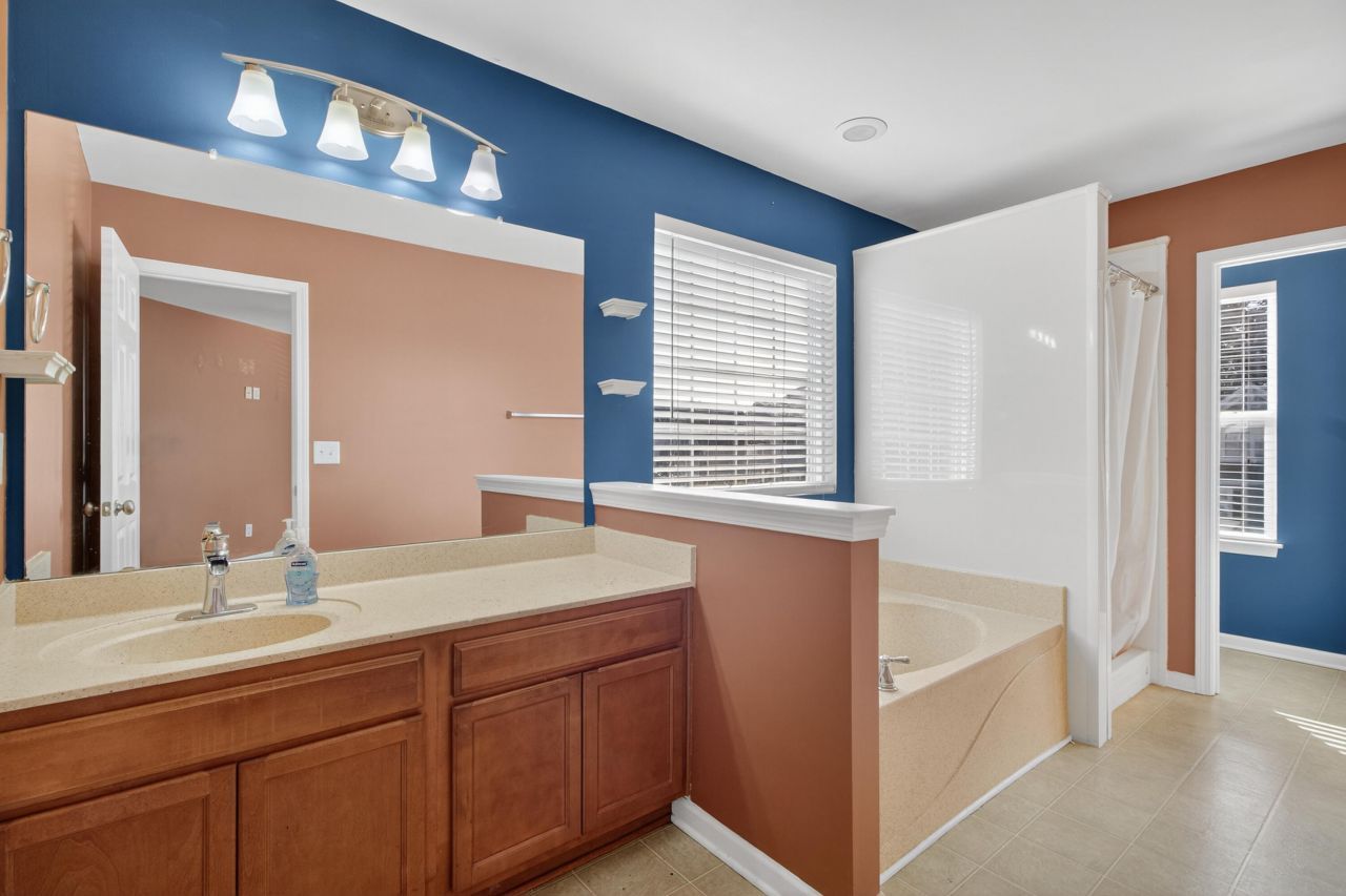 124 Diploma Drive Photo 29