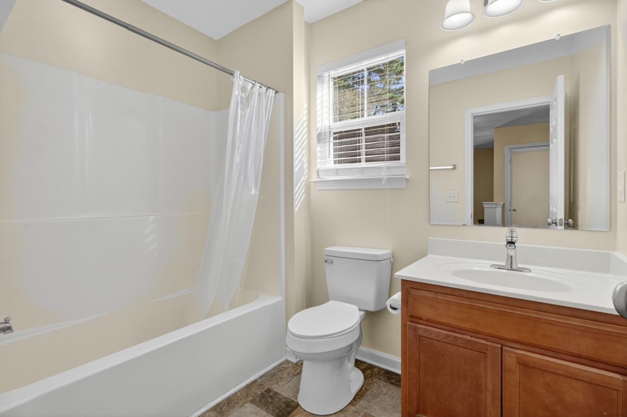 124 Diploma Drive Photo 35