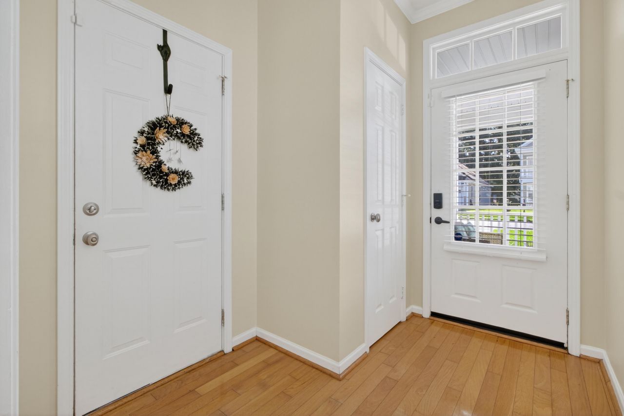 124 Diploma Drive Photo 4