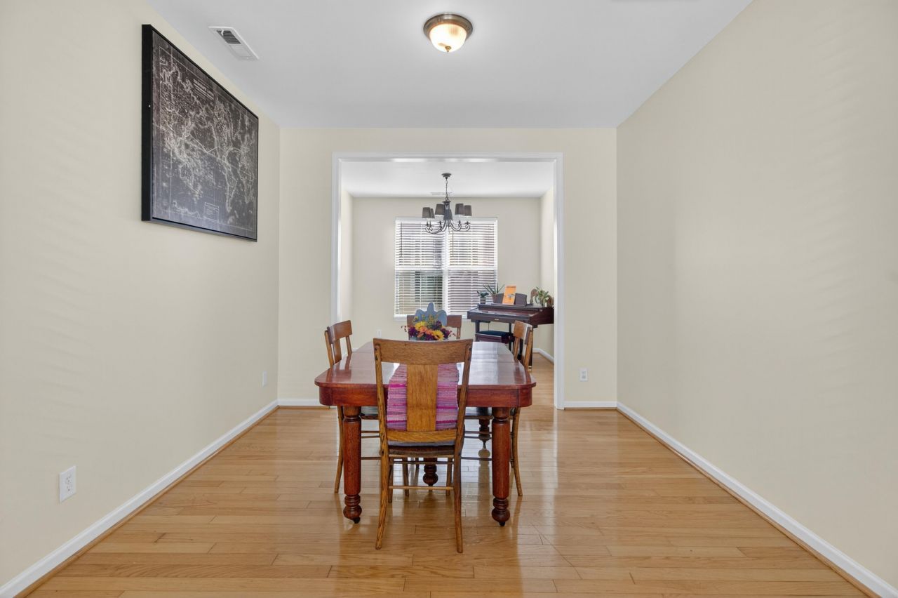 124 Diploma Drive Photo 5