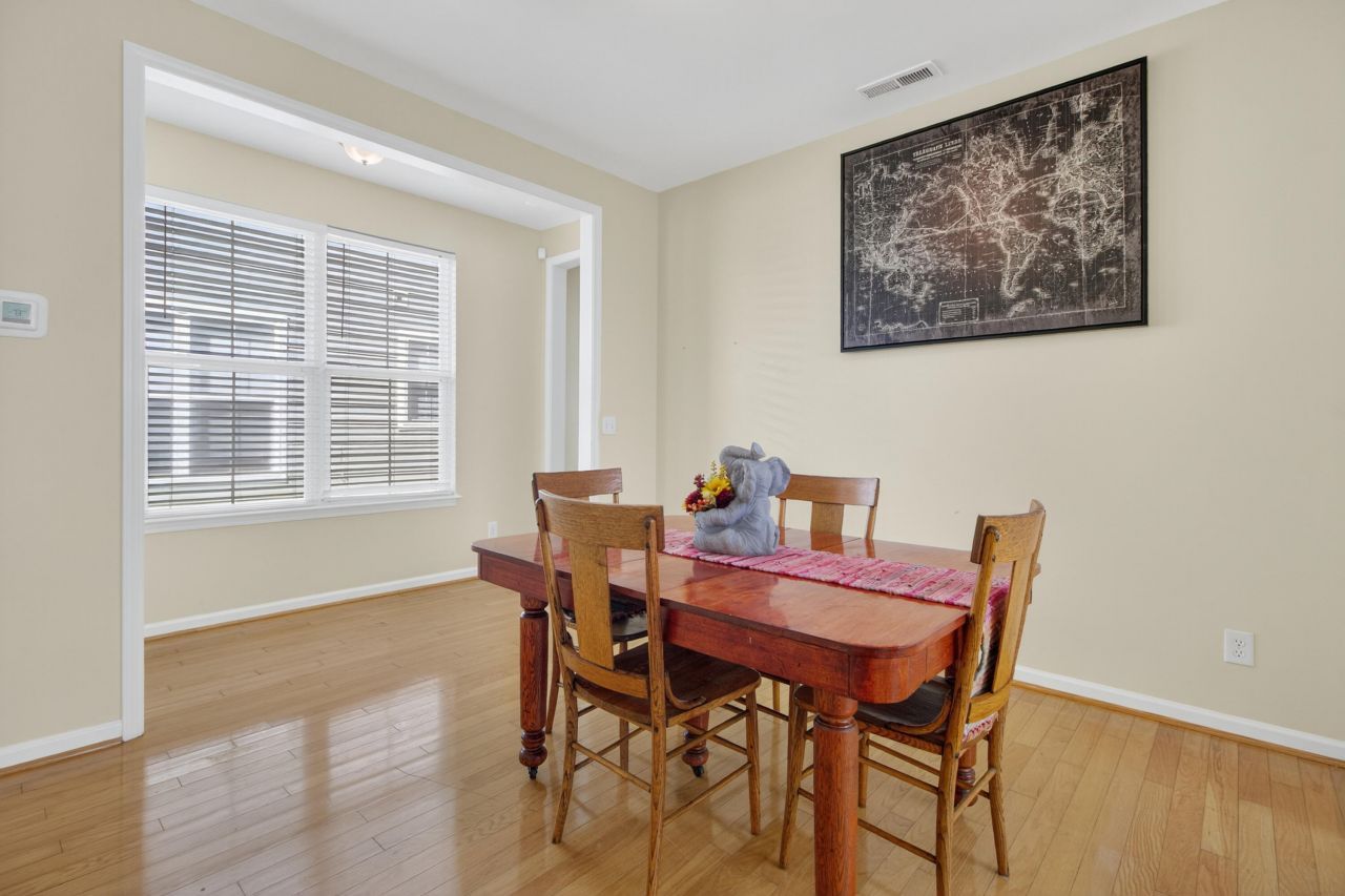 124 Diploma Drive Photo 6