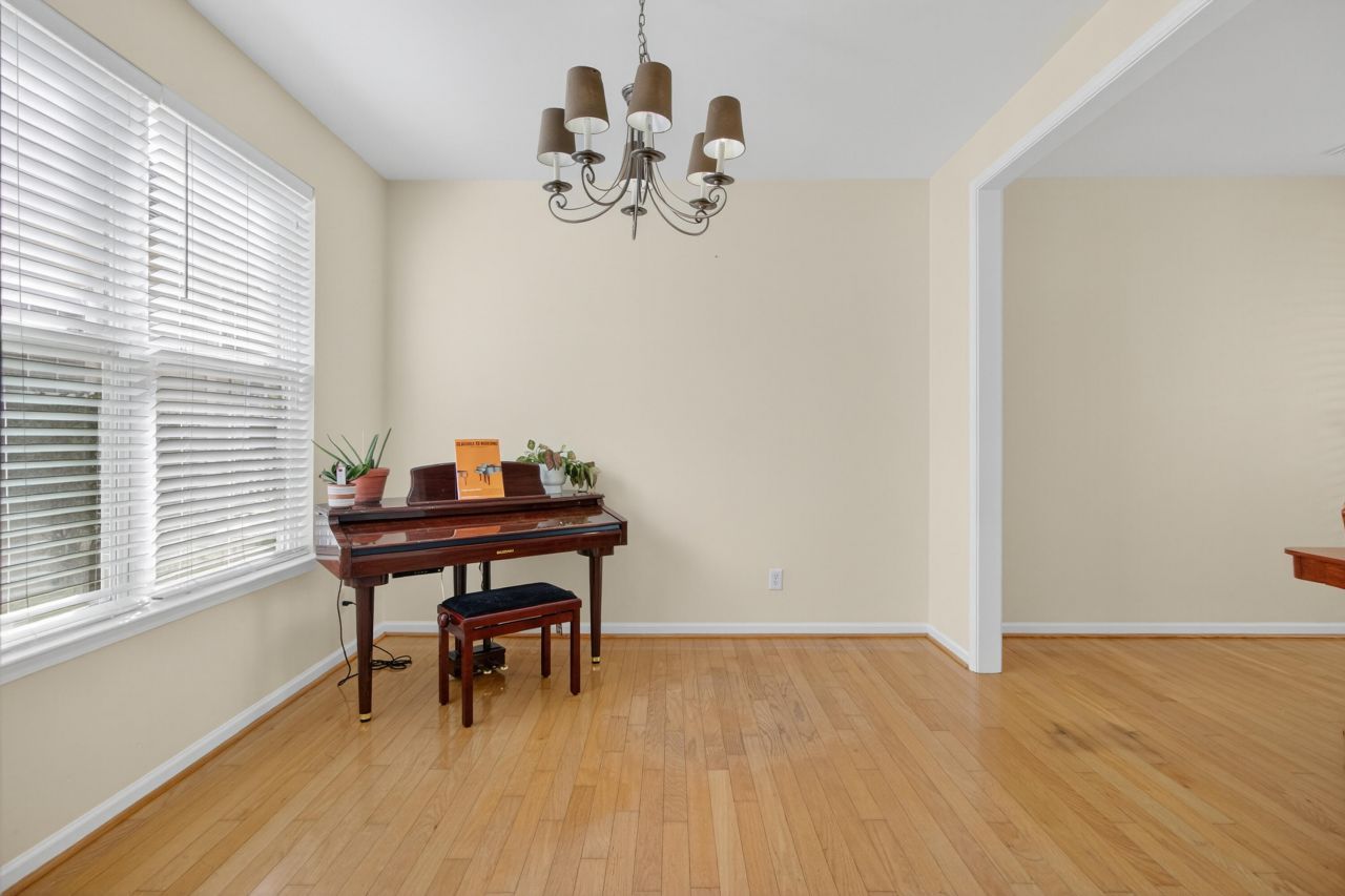 124 Diploma Drive Photo 8