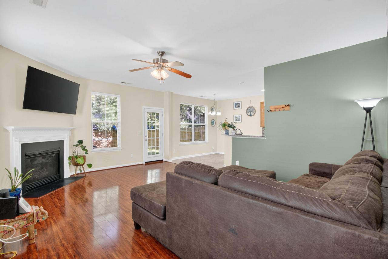 124 Diploma Drive Photo 9