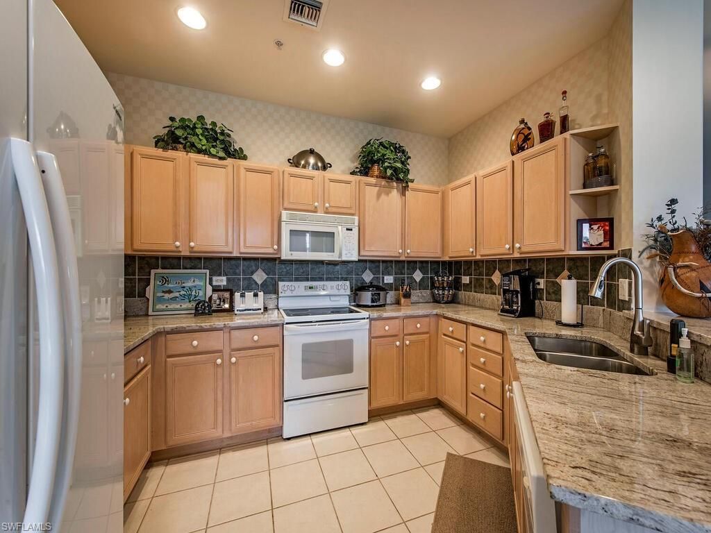 8225 Danbury Blvd E, Unit 1-102, Naples, FL 34120 Photo