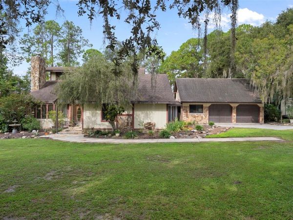 8605 FUSSELL DRIVE, WESLEY CHAPEL, FL 33545