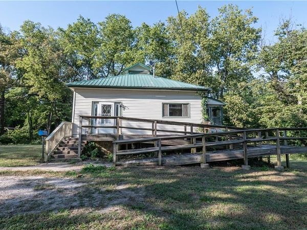 224 N 3rd Street, Neodesha, KS 66757