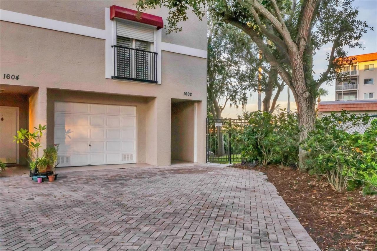 1602 Point Pleasant Avenue W, Bradenton, FL 34205 Photo