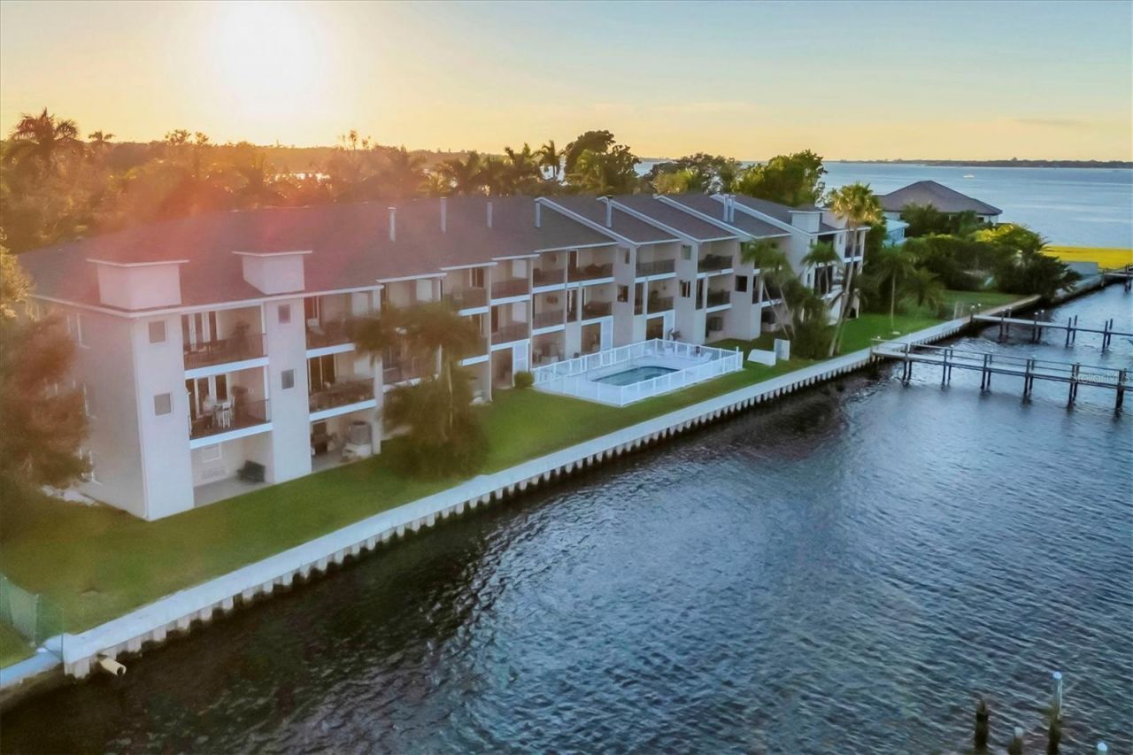 1602 Point Pleasant Avenue W, Bradenton, FL 34205 Photo