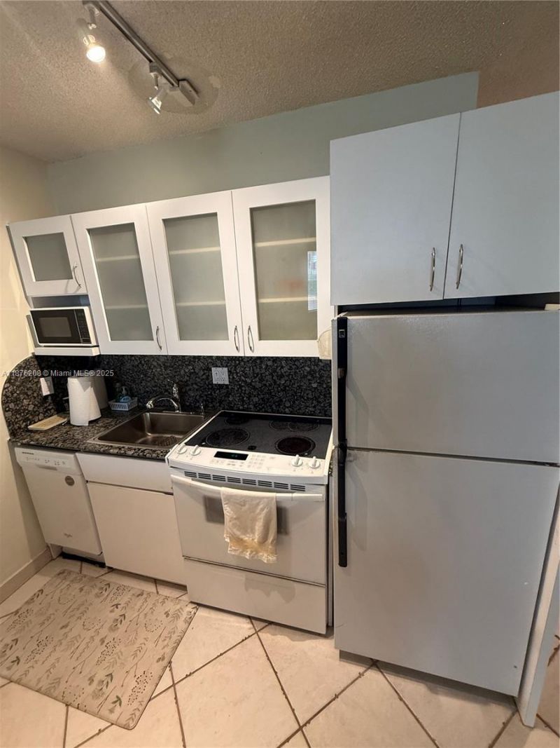 1936 S Ocean Dr, Unit 4C, Hallandale Beach, FL 33009 Photo