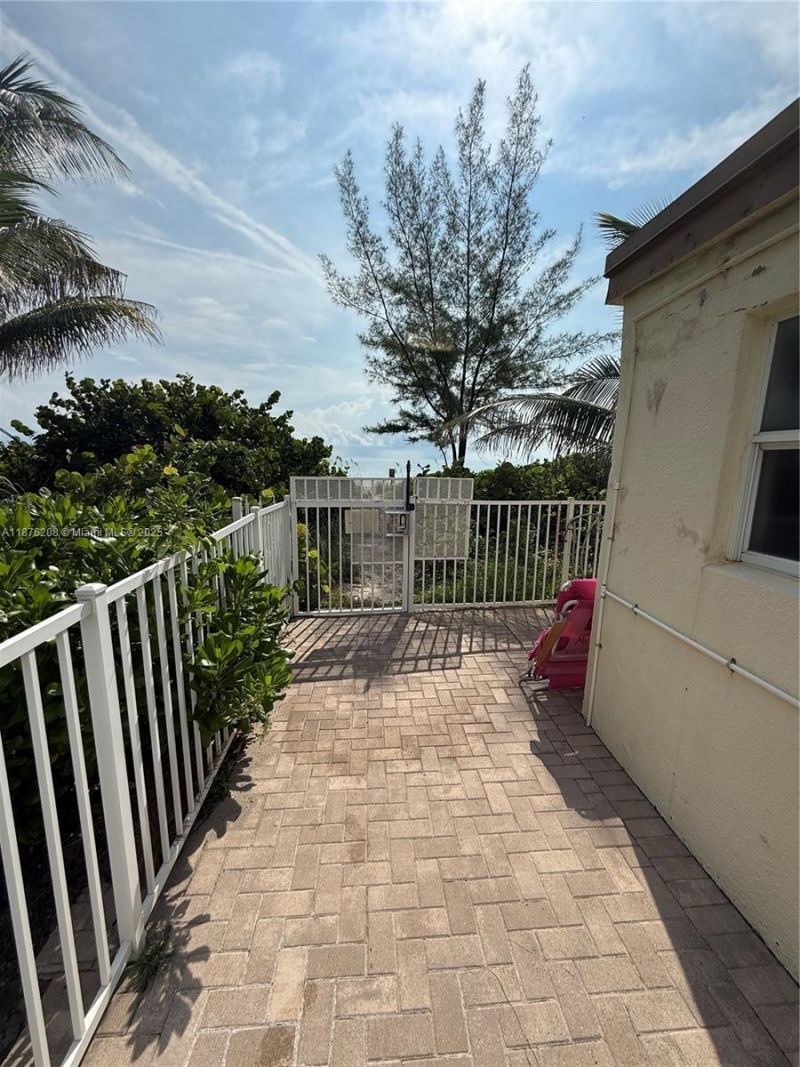 1936 S Ocean Dr, Unit 4C, Hallandale Beach, FL 33009 Photo