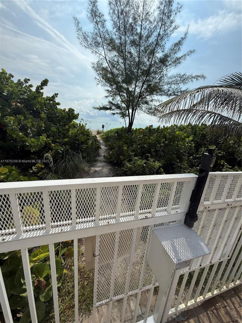 1936 S Ocean Dr, Unit 4C, Hallandale Beach, FL 33009 Photo