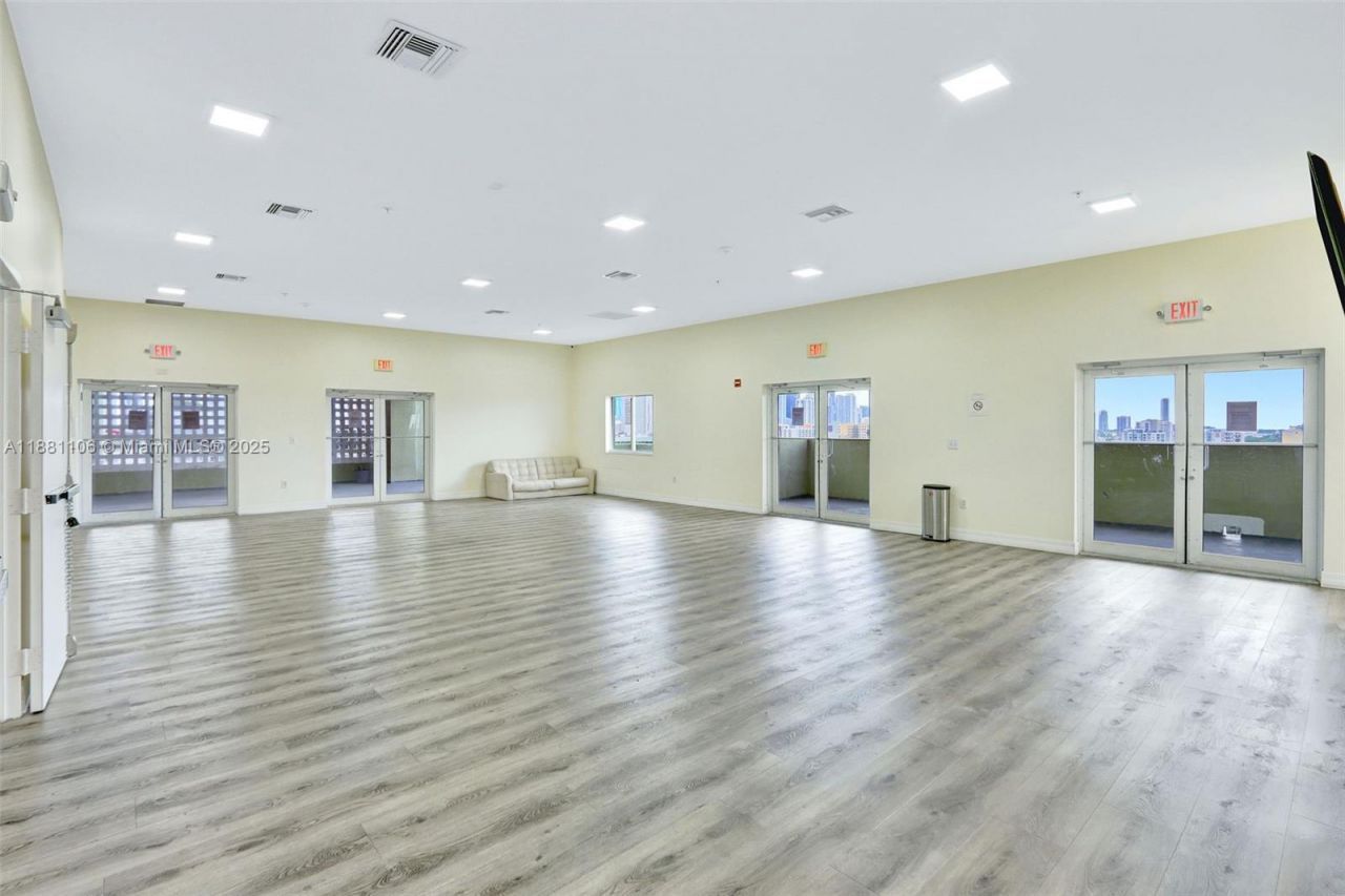 816 NW 11th St, Unit 905, Miami, FL 33136 Photo