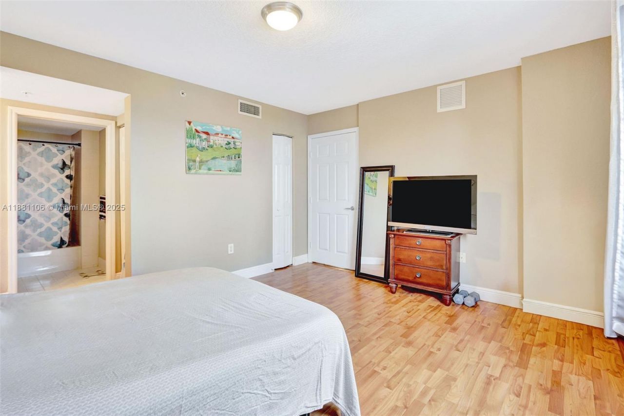 816 NW 11th St, Unit 905, Miami, FL 33136 Photo