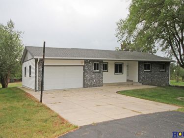 9505 Hickman Road, Hickman, NE 68372