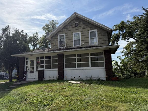 1119 W 8TH ST, Davenport, IA 52802