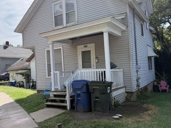 1111 W 8TH ST, Davenport, IA 52802