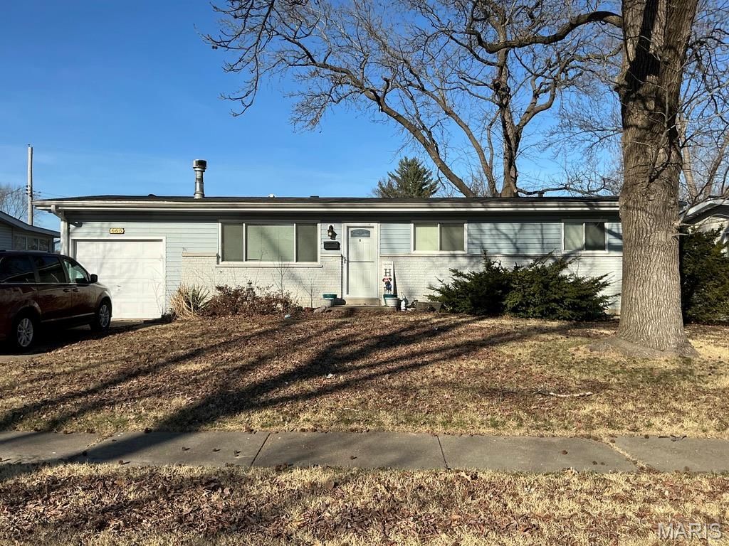665 Redwing Drive, Florissant, MO 63031 Main Photo