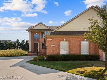 1066 Lorenzo Court, Troy, MI 48085