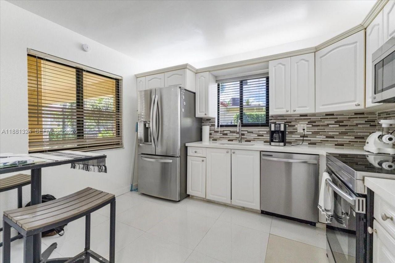 16273 Laurel Dr, Unit 7, Weston, FL 33326 Photo